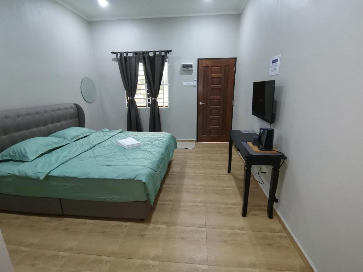 Faris'S Homestay & Resort Pasir Puteh Bagian luar foto