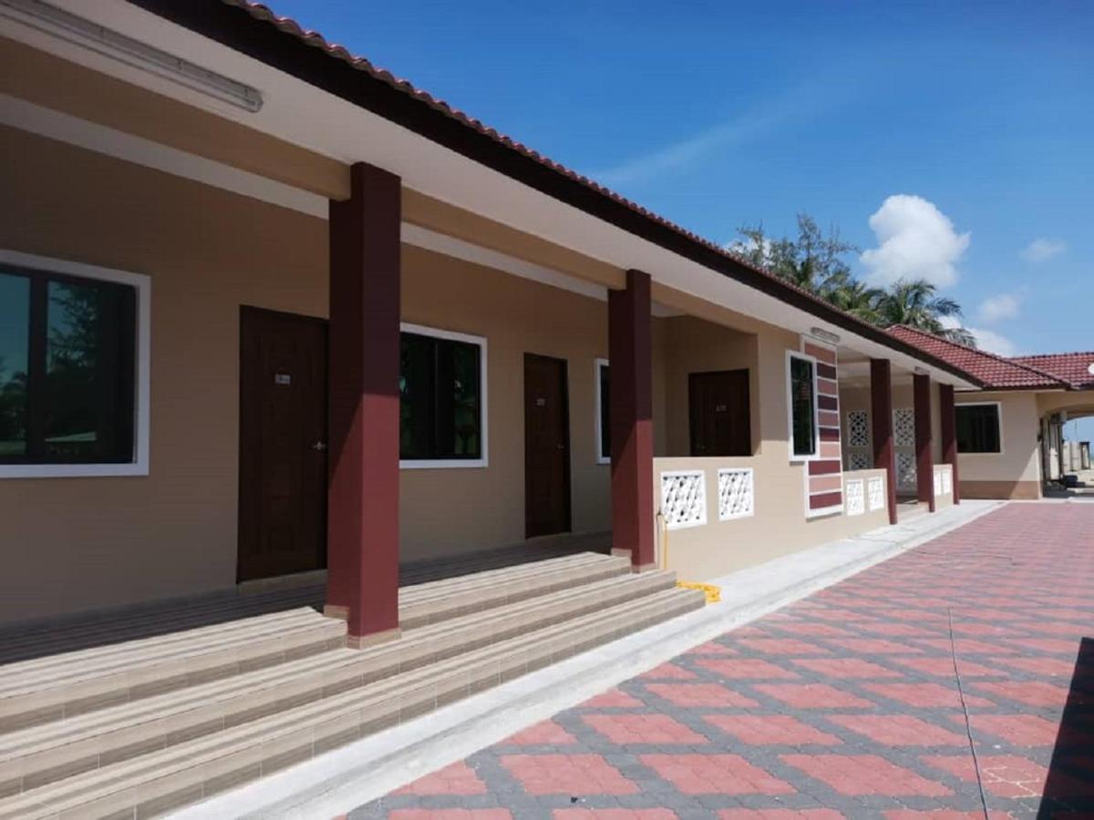 Faris'S Homestay & Resort Pasir Puteh Bagian luar foto