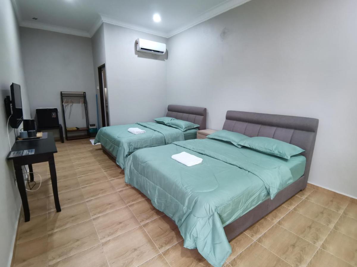 Faris'S Homestay & Resort Pasir Puteh Bagian luar foto