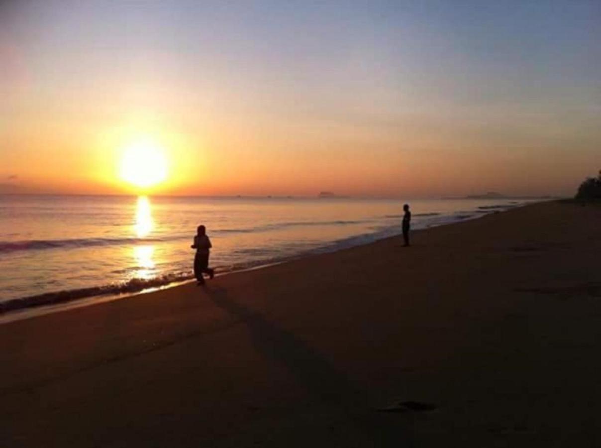 Faris'S Homestay & Resort Pasir Puteh Bagian luar foto