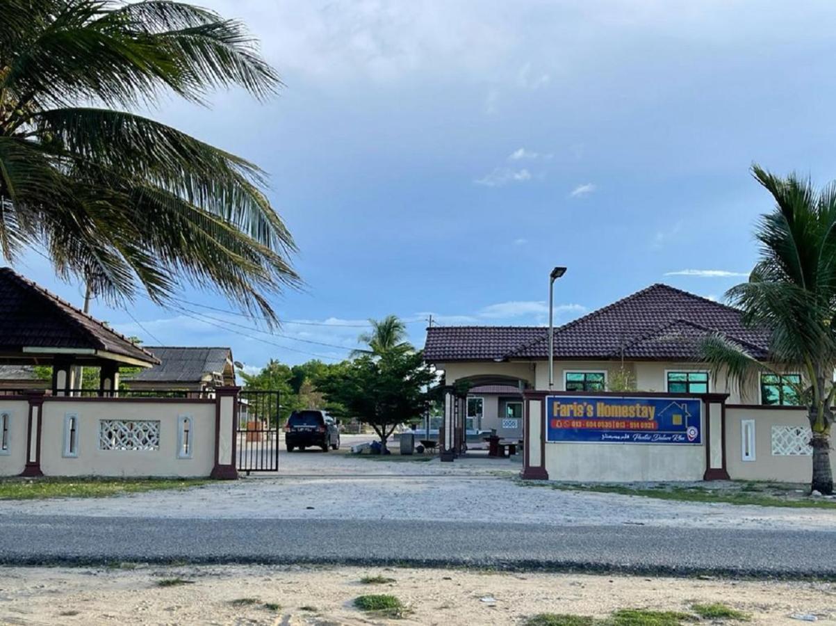 Faris'S Homestay & Resort Pasir Puteh Bagian luar foto
