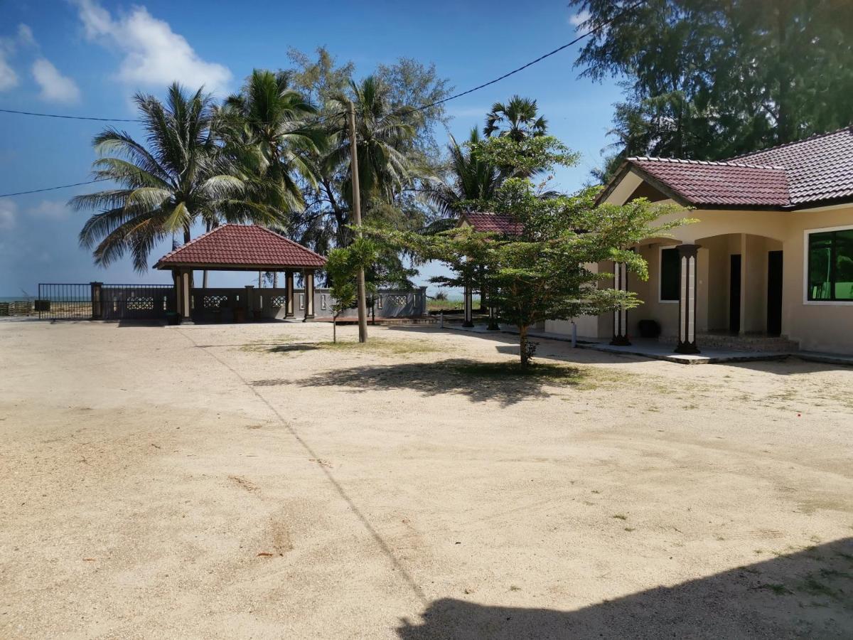 Faris'S Homestay & Resort Pasir Puteh Bagian luar foto