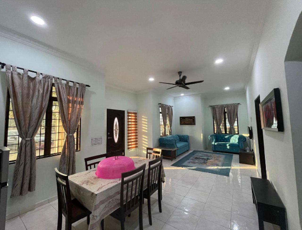 Faris'S Homestay & Resort Pasir Puteh Bagian luar foto