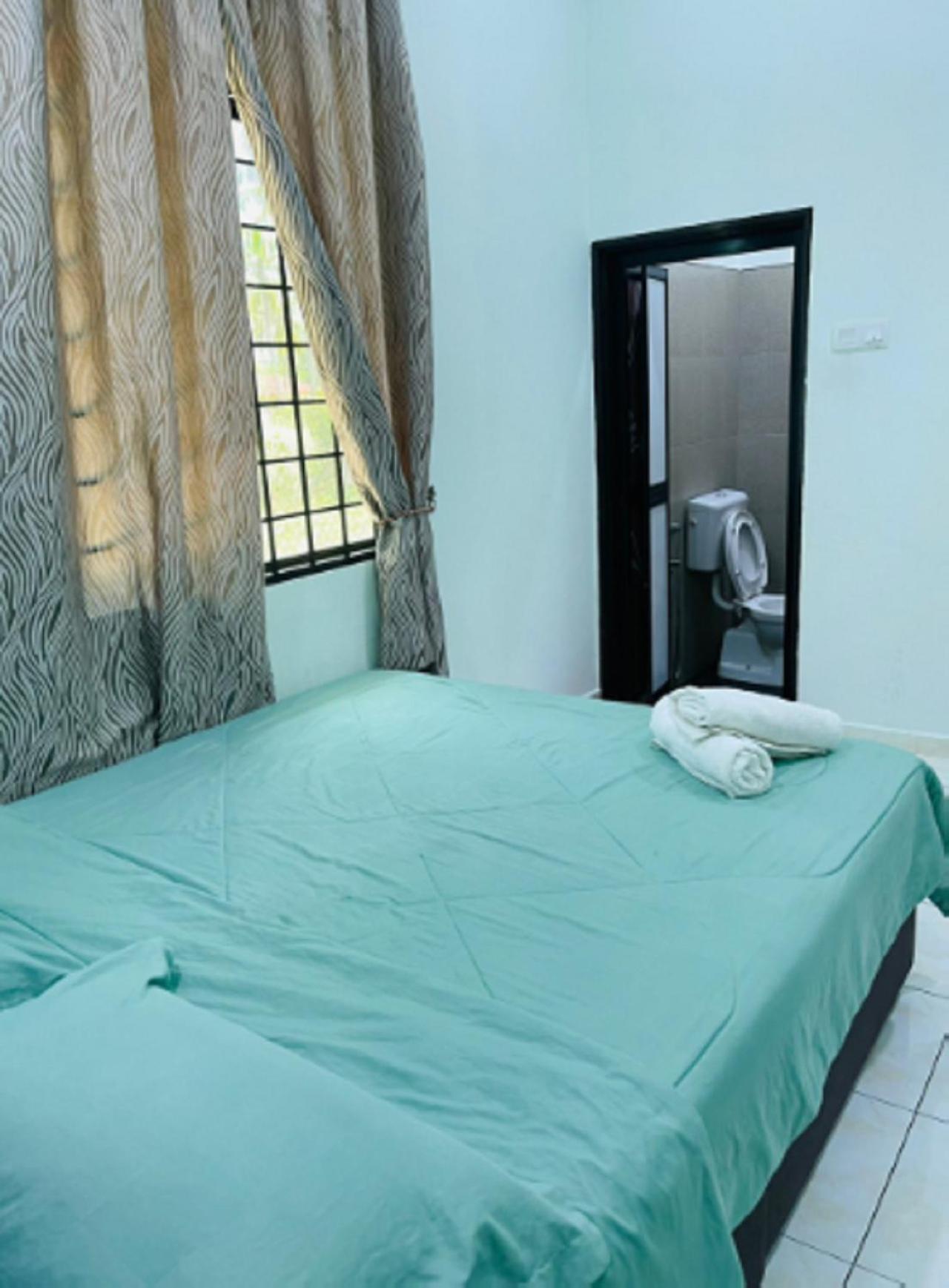 Faris'S Homestay & Resort Pasir Puteh Bagian luar foto