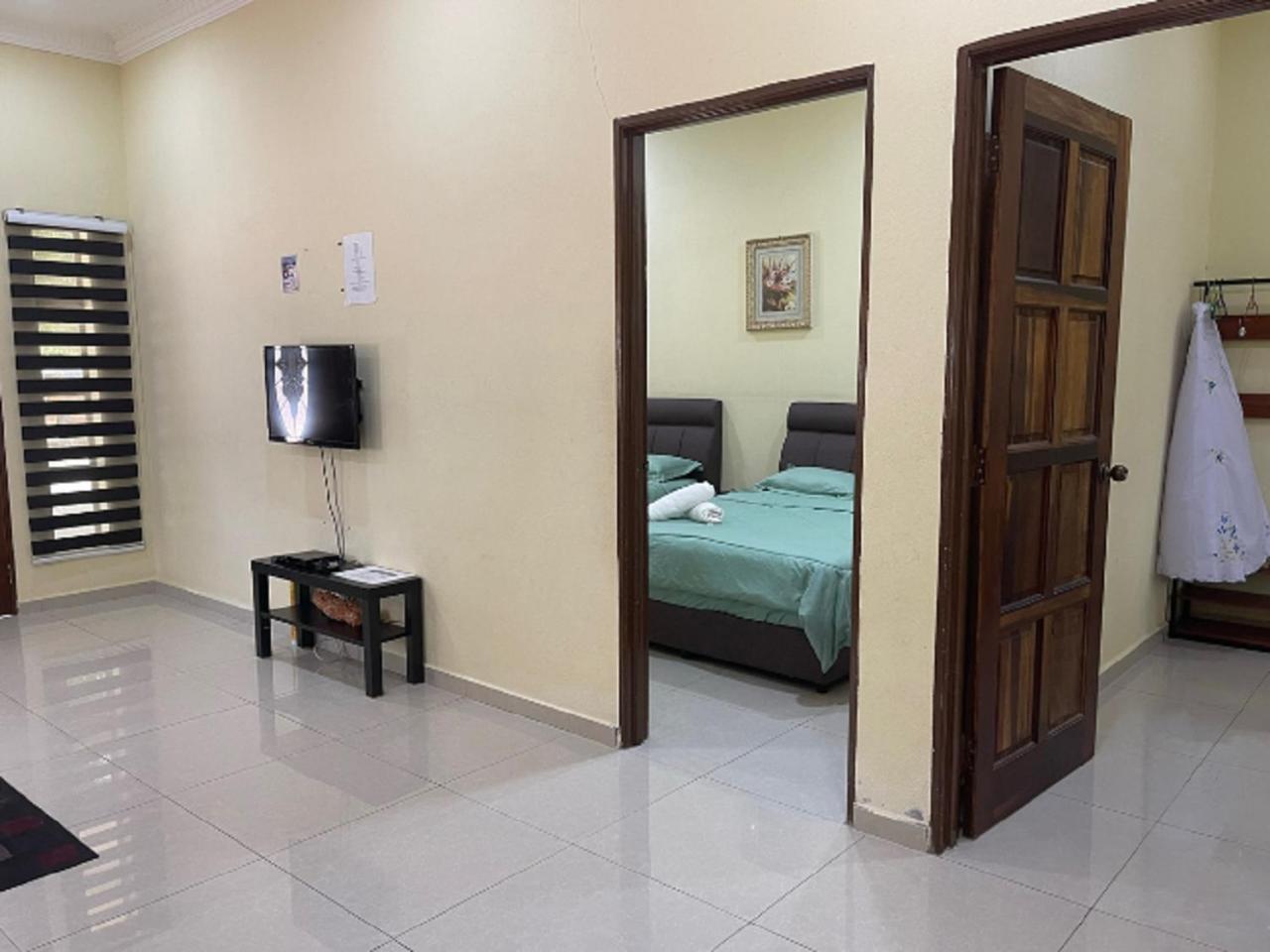 Faris'S Homestay & Resort Pasir Puteh Bagian luar foto