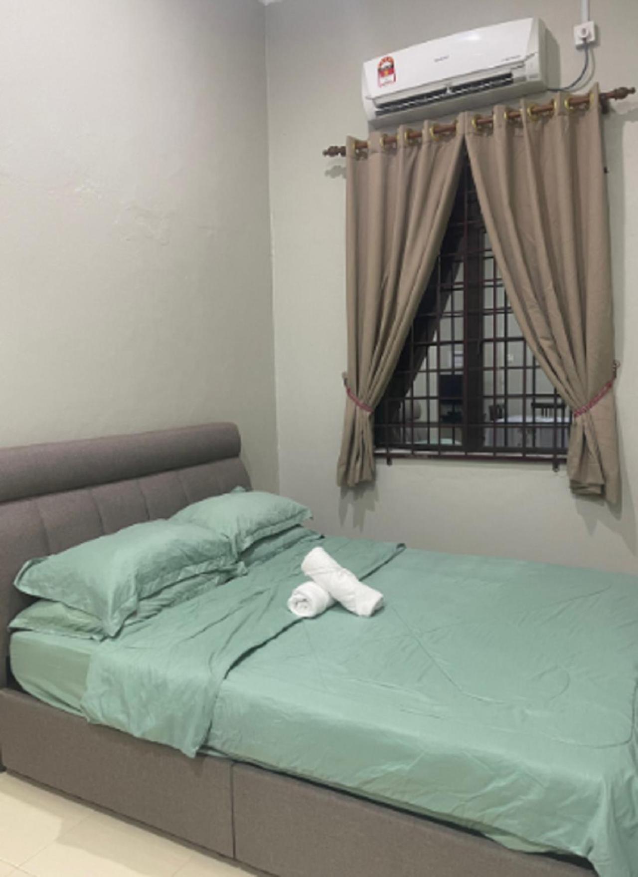 Faris'S Homestay & Resort Pasir Puteh Bagian luar foto