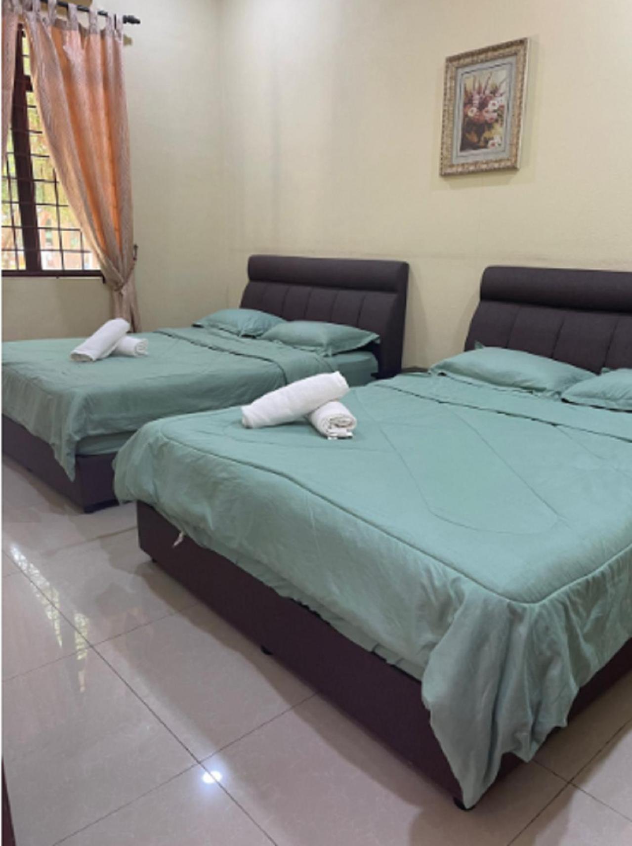 Faris'S Homestay & Resort Pasir Puteh Bagian luar foto
