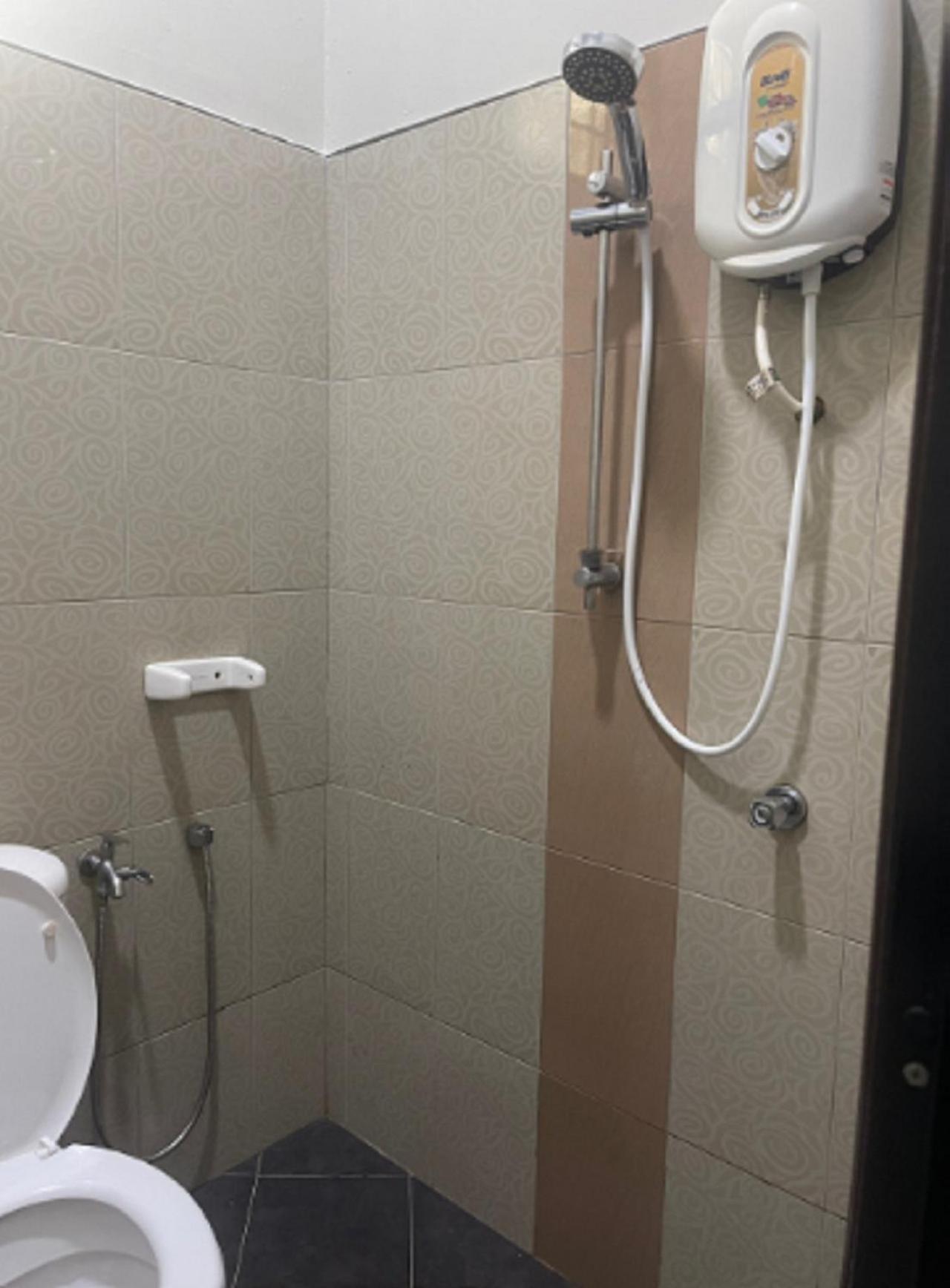 Faris'S Homestay & Resort Pasir Puteh Bagian luar foto