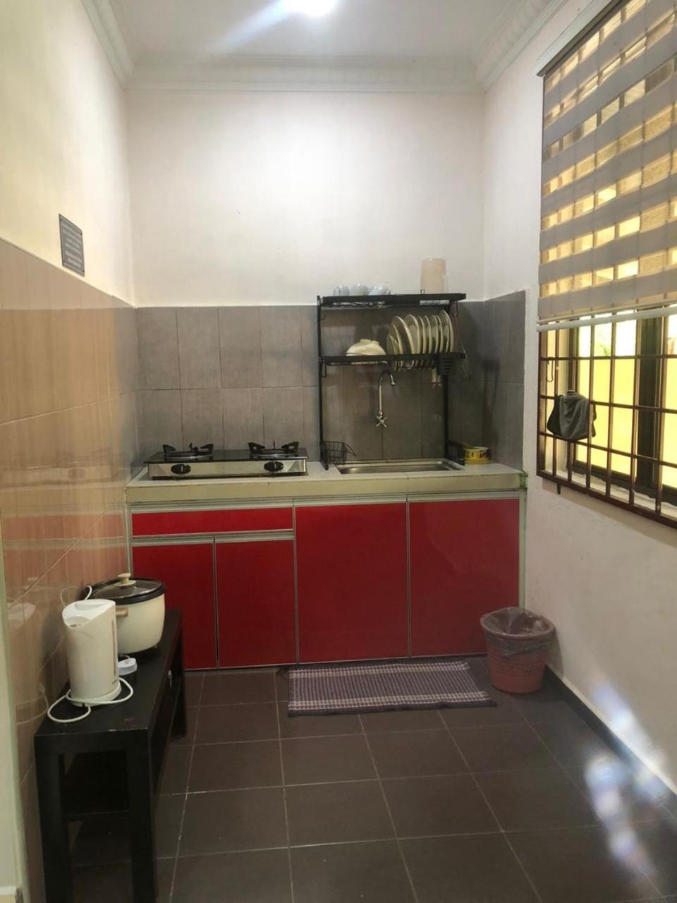 Faris'S Homestay & Resort Pasir Puteh Bagian luar foto